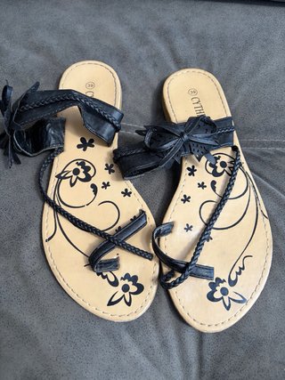 Sandalias negras polipiel