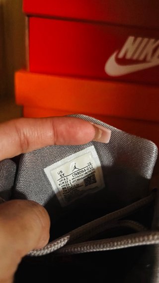 Zapatillas Jordan Grises y Blancas