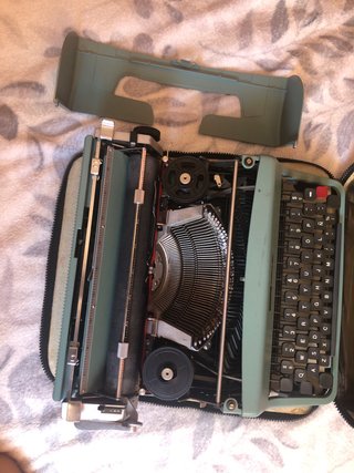 Máquina de escribir Olivetti Lettera 32