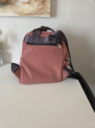 Mochila parfois rosa apagado.