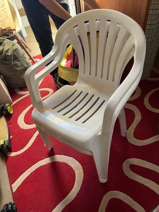 2 Sillas de terraza de plástico blancas GRATIS