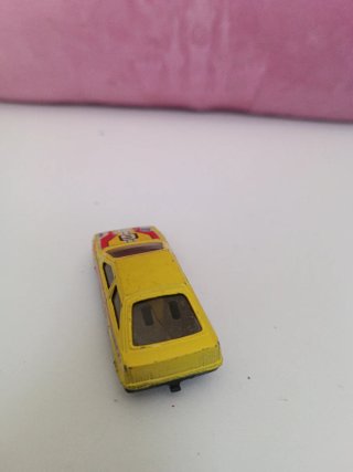 Ford Sierra Mira 1:64