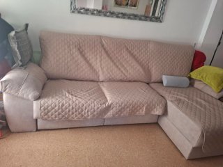 Sofá grande con chaise longue beige