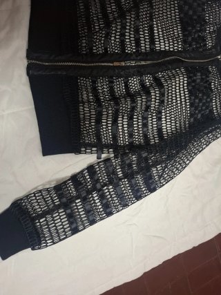 Chaqueta bomber negra de malla