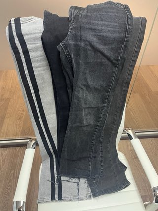 4 Pantalones vaqueros negros y grises