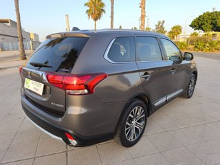 MITSUBISHI Outlander 220 DID Kaiteki Auto 4WD