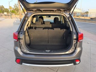 MITSUBISHI Outlander 220 DID Kaiteki Auto 4WD