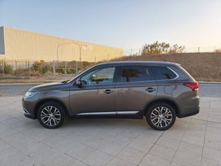 MITSUBISHI Outlander 220 DID Kaiteki Auto 4WD