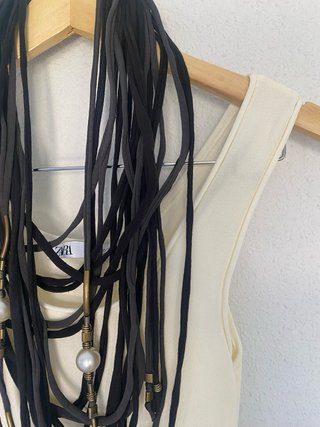 Collar bohemio negro y gris