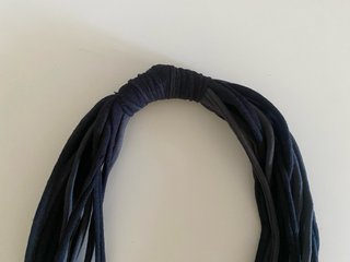 Collar bohemio negro y gris