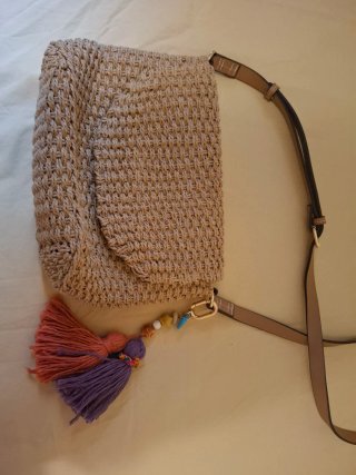 Bolso de verano Parfois beige con abalorios