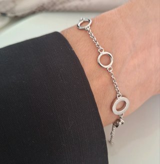 Pulsera de plata con círculos