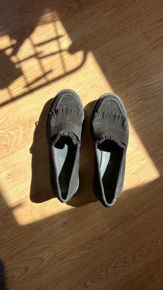Zapatos negros mocasines con flecos
