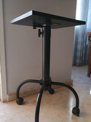 Mesa auxiliar tele con ruedas