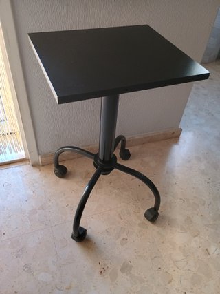 Mesa auxiliar tele con ruedas