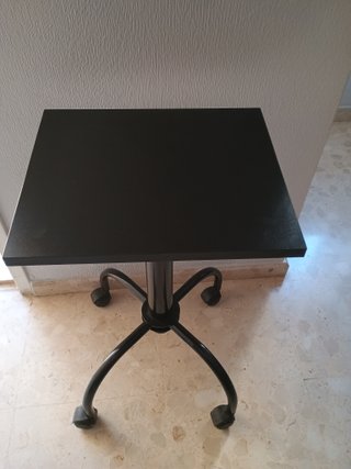 Mesa auxiliar tele con ruedas