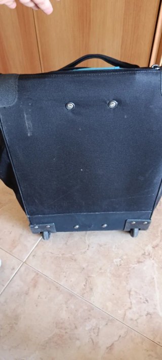 Maleta de viaje Newfeel negra con ruedas, pequeña