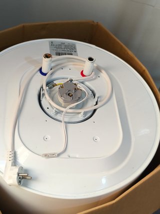 Calentador de agua Ariston 80L a reparar.