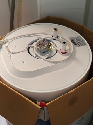 Calentador de agua Ariston 80L a reparar.