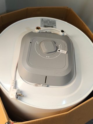 Calentador de agua Ariston 80L a reparar.