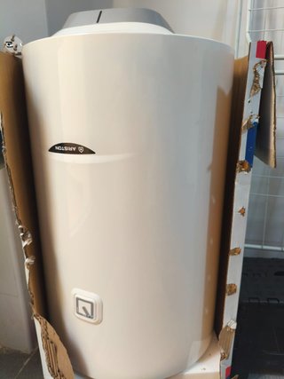 Calentador de agua Ariston 80L a reparar.