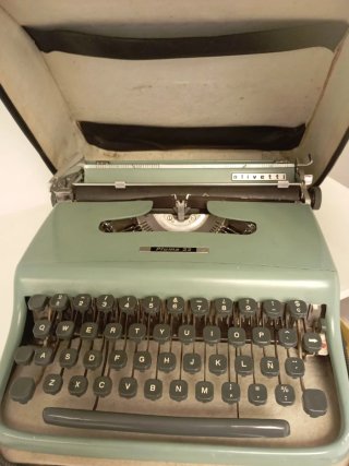 Máquina de escribir Olivetti Pluma 22
