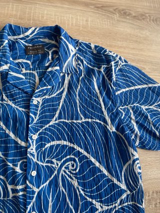 Camisa Primark Estampada Hojas Azul y Blanco