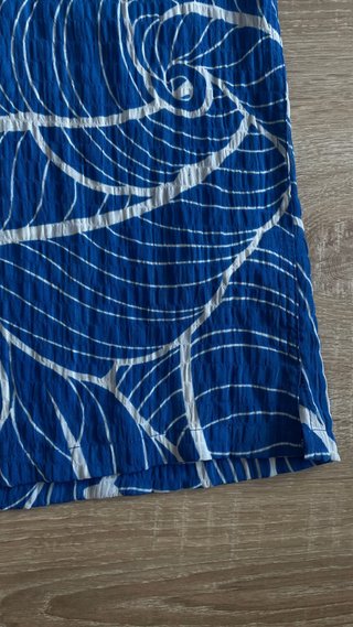 Camisa Primark Estampada Hojas Azul y Blanco