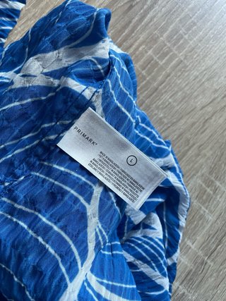 Camisa Primark Estampada Hojas Azul y Blanco