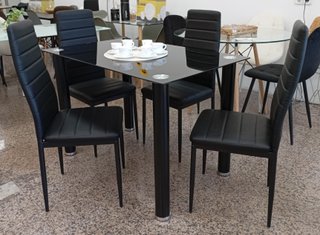 Mesa ̈ comedor + ̈4 ̈ sillas, Cómodas. !En Oferta¡