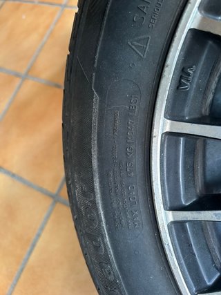 Neumáticos con llantas coche/caravana