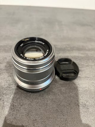 Olympus 45mm f1.8 M4/3 Plateado