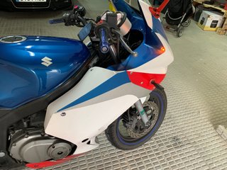 Suzuki 500GS F Sportbike Azul/Blanco