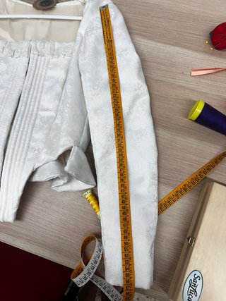 Corpiño blanco brocado con escote cuadrado