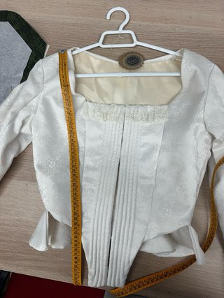 Corpiño blanco brocado con escote cuadrado