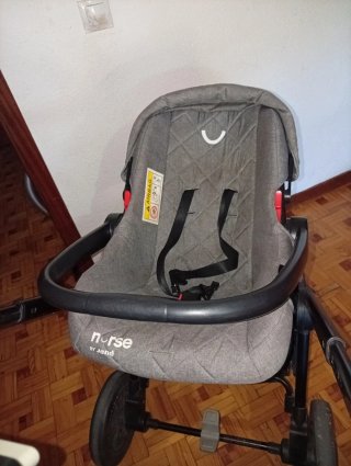 Carrito de bebé Voyager con silla