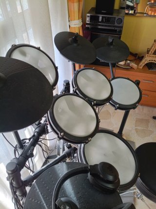 Batería Electrónica Alesis Nitro Max Kit