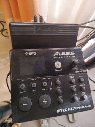 Batería Electrónica Alesis Nitro Max Kit
