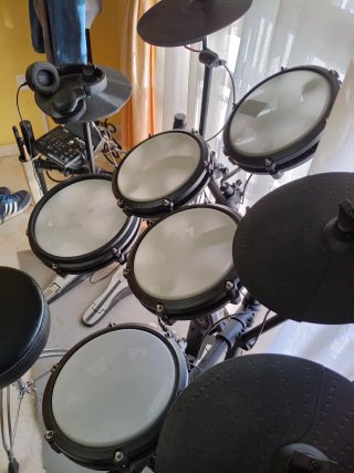 Batería Electrónica Alesis Nitro Max Kit
