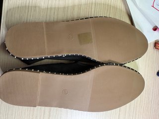 Merceditas antelina negra talla 41