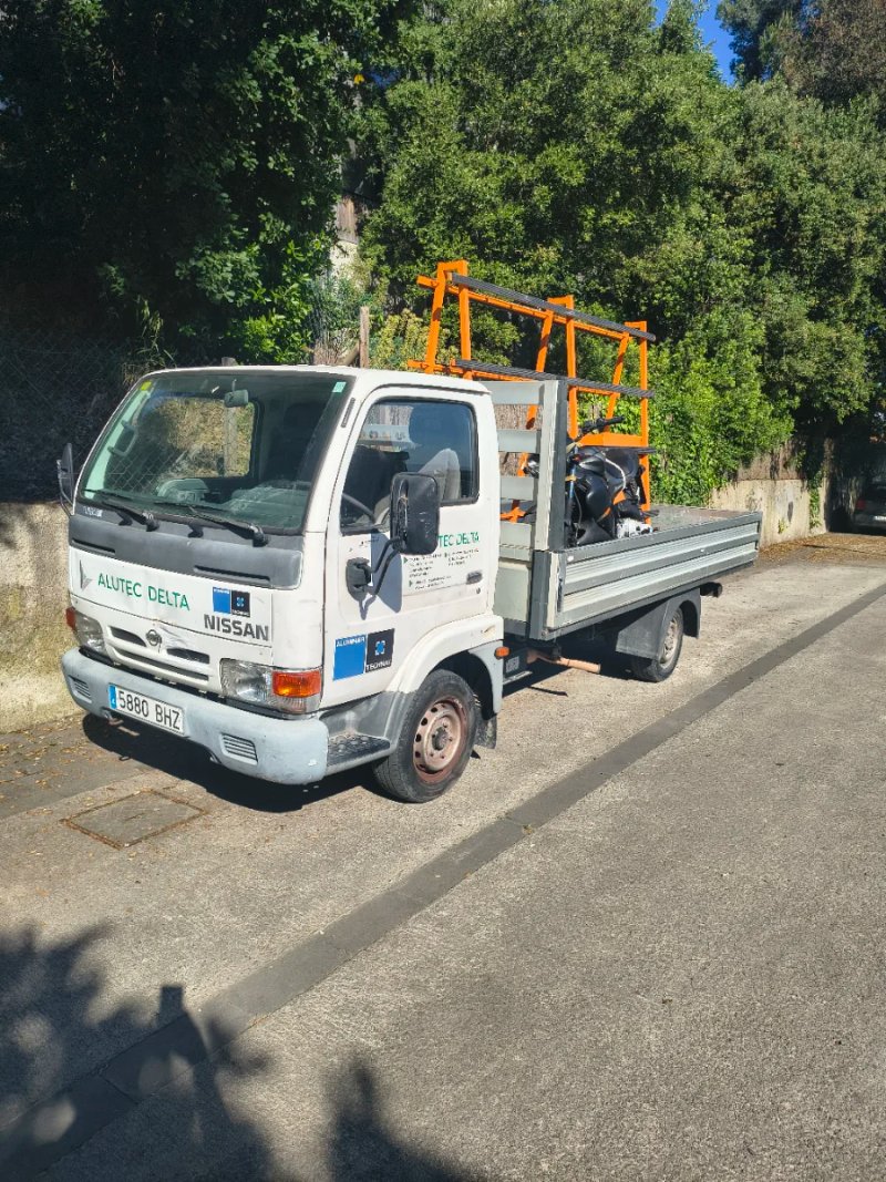Nissan Cabstar 2001 - foto 1