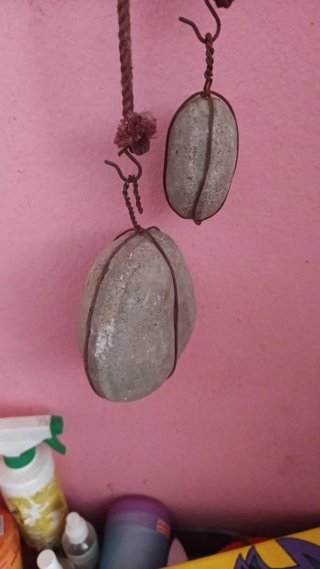 Reloj de pared antiguo con péndulo