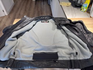 Chaqueta de piel para moto marca Rainers