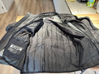 Chaqueta de piel para moto marca Rainers