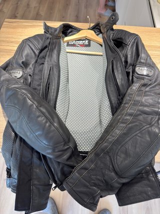 Chaqueta de piel para moto marca Rainers