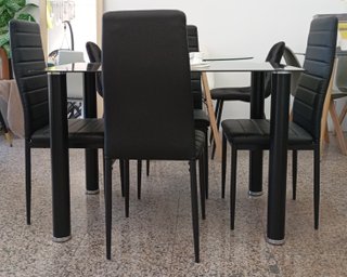 Mesa ̈ comedor + ̈4 ̈ sillas, Cómodas. !En Oferta¡