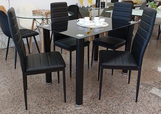 Mesa ̈ comedor + ̈4 ̈ sillas, Cómodas. !En Oferta¡