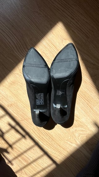 Zapatos de tacón negros elegantes
