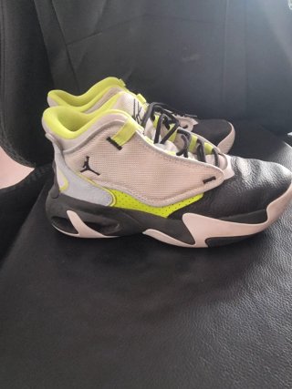 2 pares de Zapatillas Jordan para niños