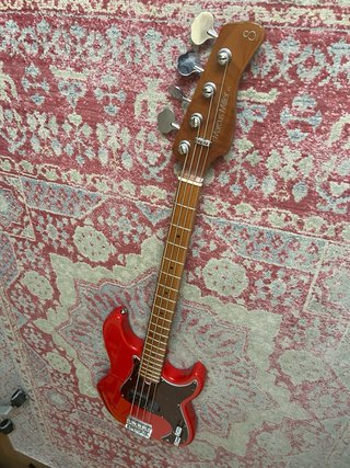 Sire Marcus Miller P5 Alder Bajo 4 cuerdas Rojo